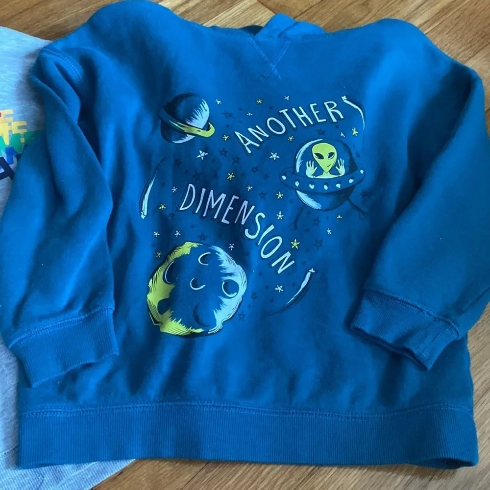 Primark hoodie bundle 6/7 years fit is 5T gently used.